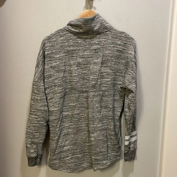 Pink woman’s grey and white pullover sweatshirt with two front side pockets - Picture 9 of 10
